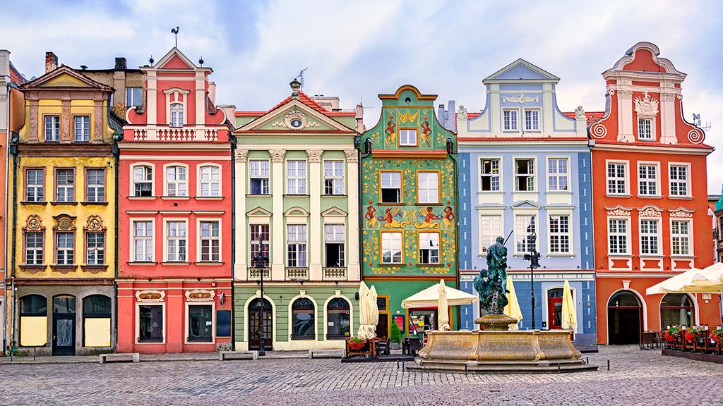 City break z Wrocławia pociągiem poznań rynek kolorowe domki