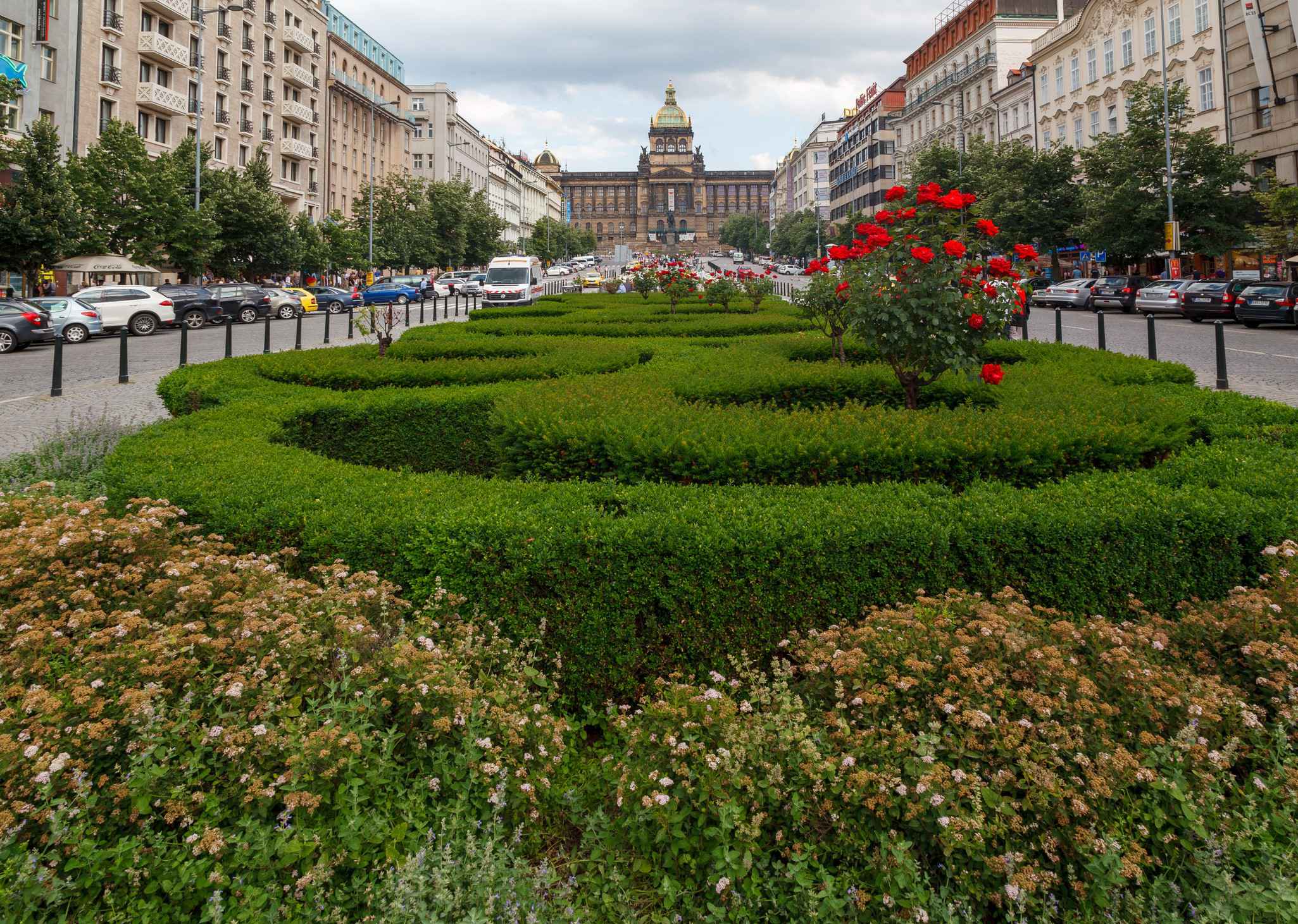 Atrakcje w Pradze — najlepsze miejsca i zabytki do zwiedzania Plac Wacława w Pradze
