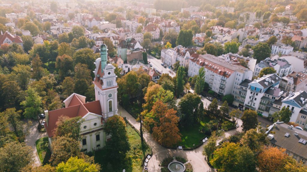 Sopot – atrakcje i miejsca, które warto zobaczyć nad polskim morzem Kościół św. Jerzego