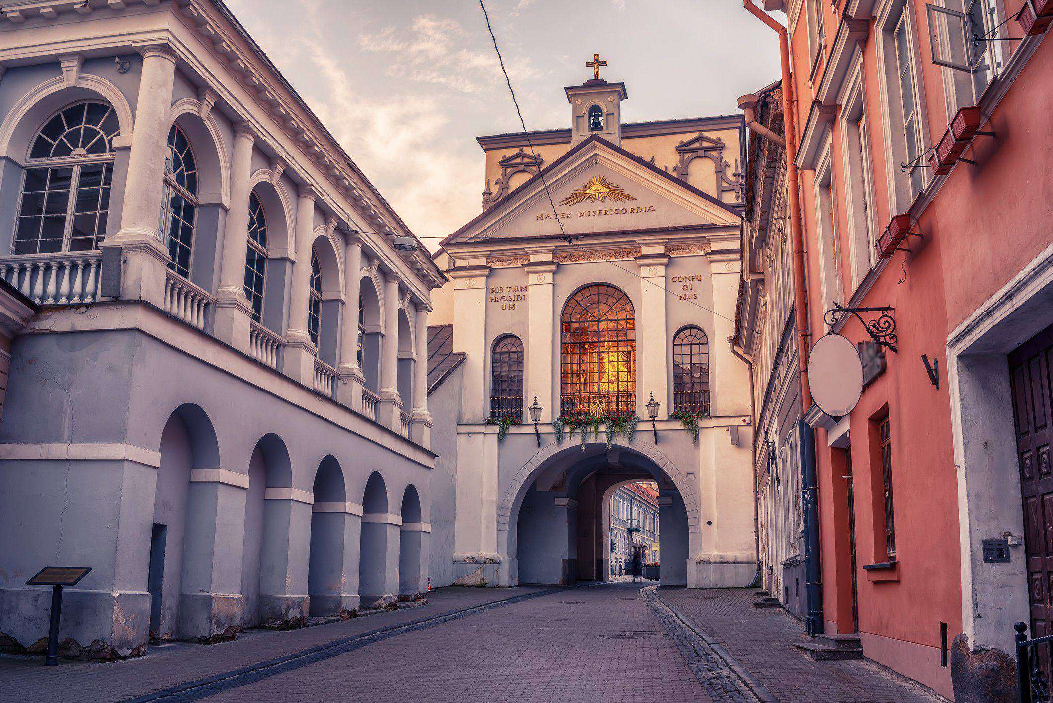 Pociąg z Gdańska do Wilna - czas podróży i wskazówki Ostra Brama