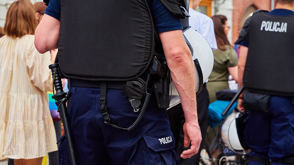 Zniżki dla policjantów w PKP Policjanci na ulicy