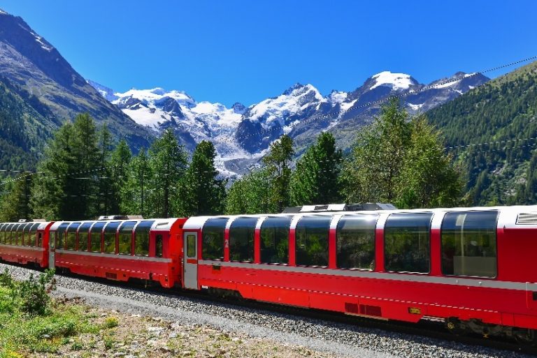 Szwajcarskie pociągi panoramiczne Bernina Express - bilet na pociąg