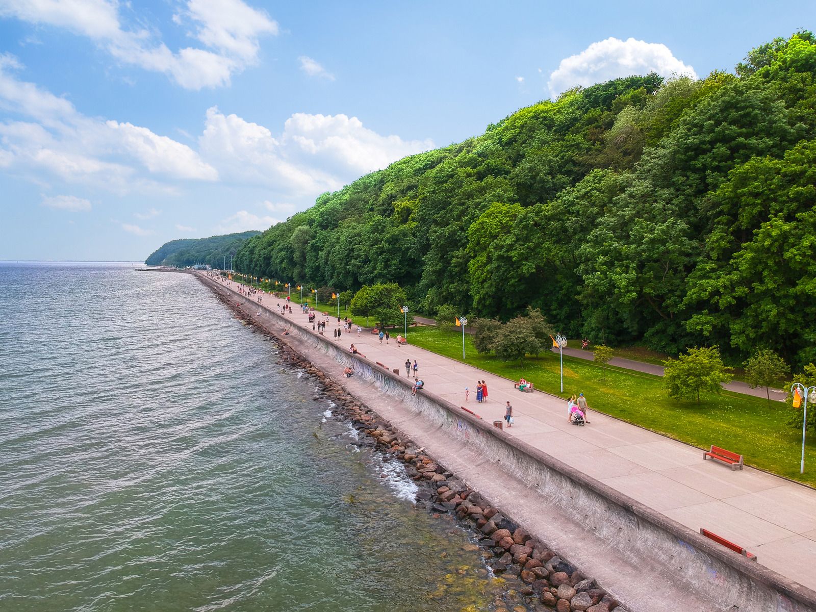 Panorama Gdyni zdjęcie: Widok z lotu ptaka na port i plaże Gdyni