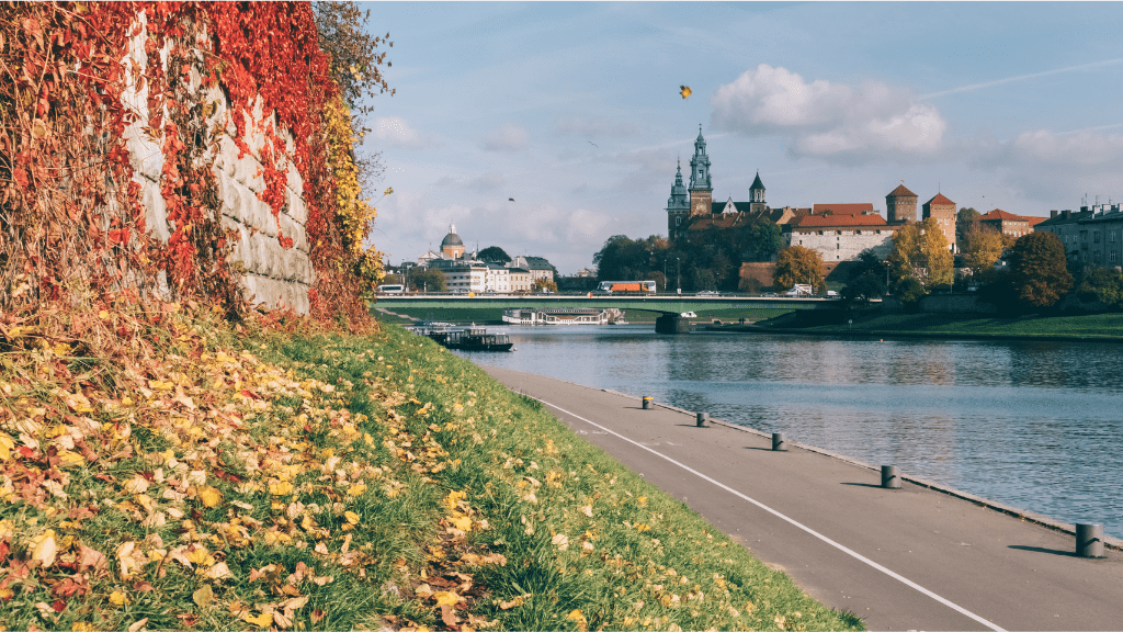 Gdzie jechać na wakacje we wrześniu? Poznaj te atrakcyjne kierunki Widok na Kraków