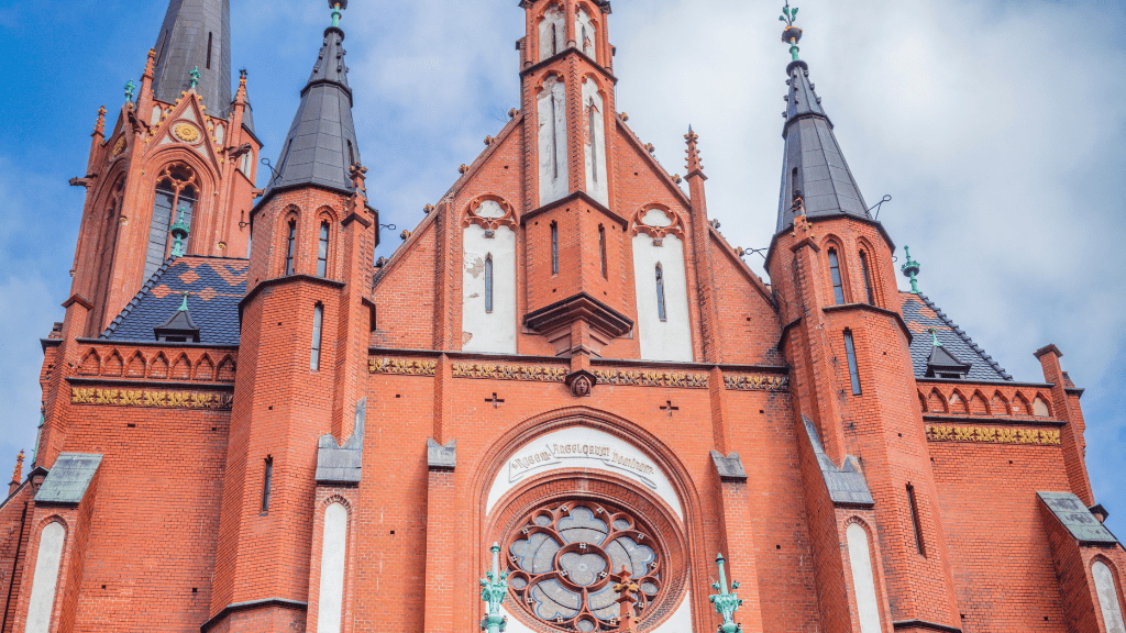 Wałbrzych – atrakcje turystyczne i miejsca, które musisz zobaczyć Kościół Aniołów Stróżów