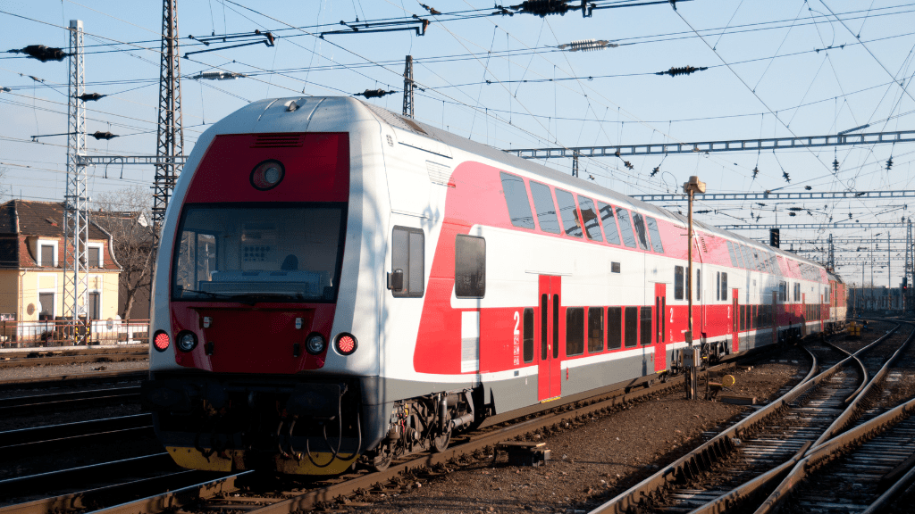 Pociągi na Słowacji Słowacki pociąg na dworcu