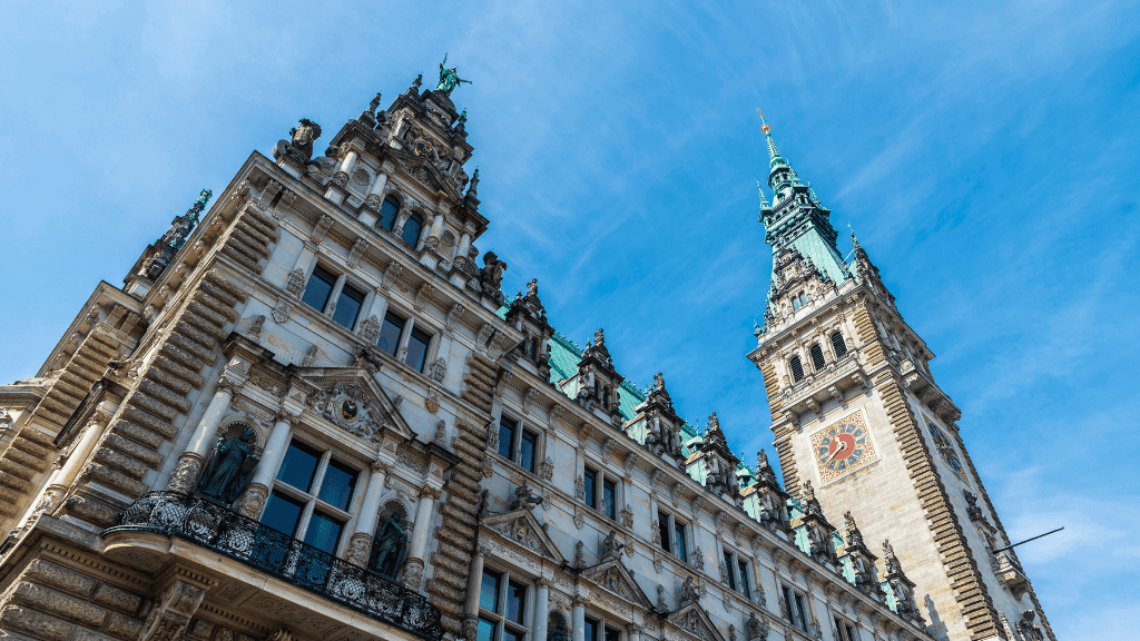 Hamburg – co warto zobaczyć? Najciekawsze atrakcje i zabytki miasta portowego Ratusz w Hamburgu
