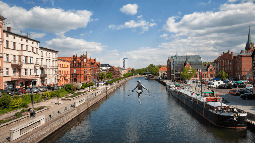 City break z Poznania pociągiem – najlepsze i tanie kierunki Kanał bydgoski nad Brdą