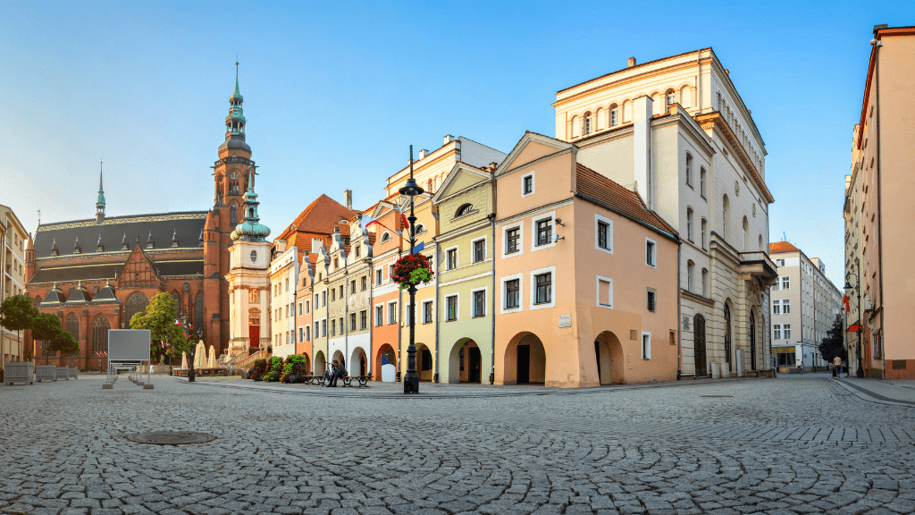 Legnica – poznaj atrakcje i zabytki, które musisz zobaczyć Kolorowe kamienice