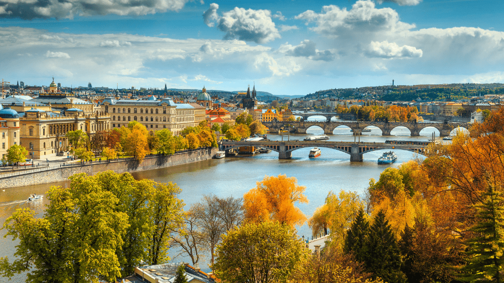 City break z Warszawy pociągiem – najlepsze i tanie kierunki na weekend Praga