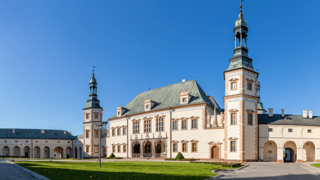 City break z Krakowa pociągiem – tanie i szybkie pomysły na wyjazd Kielce