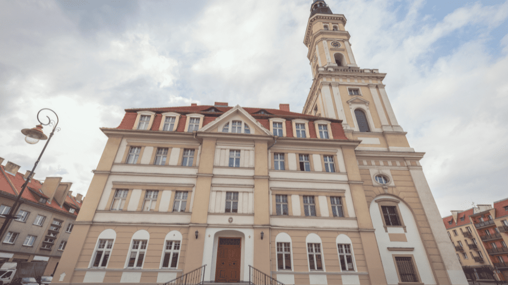 City break z Katowic pociągiem Prudnik urząd