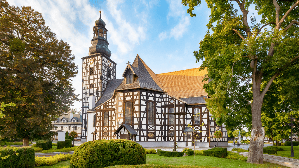 City break z Wrocławia pociągiem kościół w Miliczu