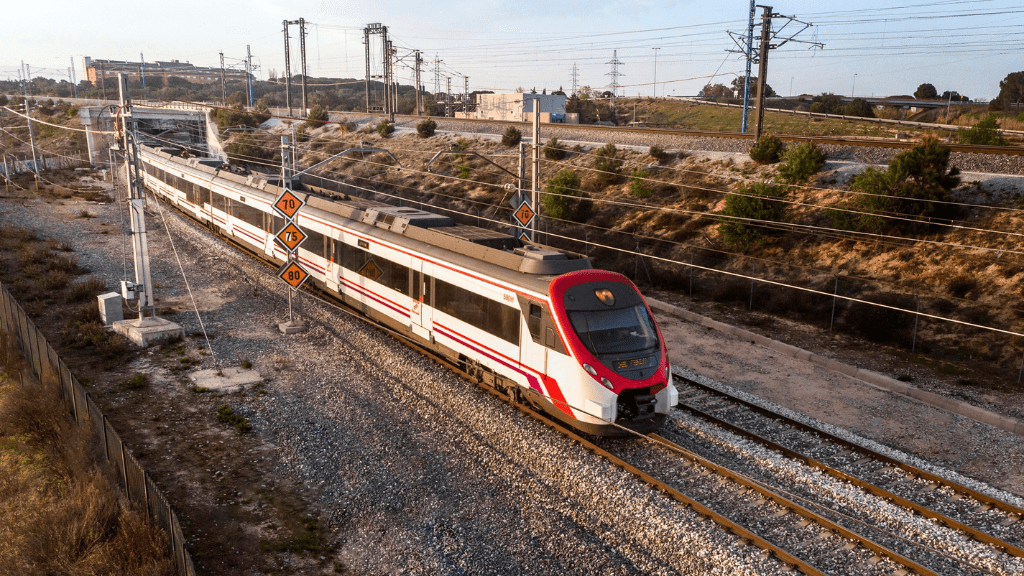 Pociągi w Niemczech Pociąg Deutsche Bahn na trasie w Niemczech