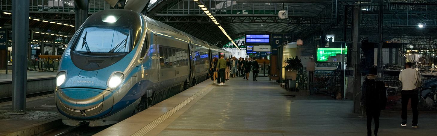 Pendolino w środku – różnice między 1. a 2. klasą Pociąg Pendolino