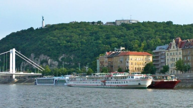 Budapeszt bilety kolejowe online Pociągiem do Budapesztu - Góra Gellerta