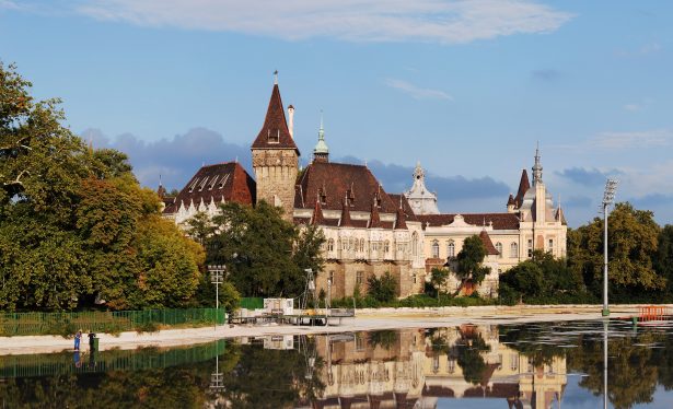 Budapeszt bilety kolejowe online Pociągiem do Budapesztu - Zamek Vajdahunyad