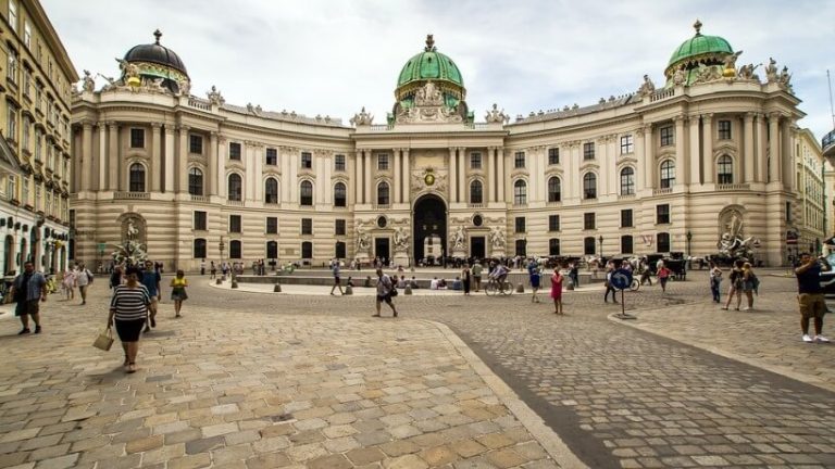 Wiedeń bilety kolejowe online Pociągiem do Wiednia - Hofburg