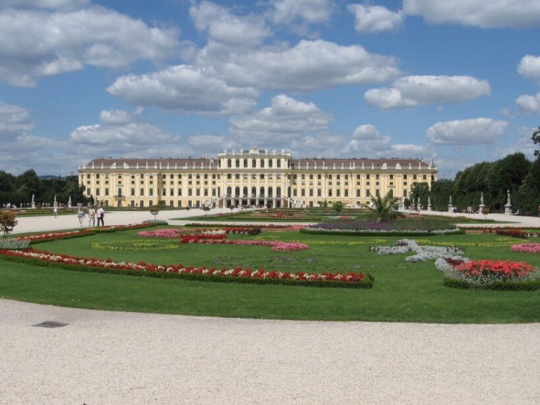 Wiedeń bilety kolejowe online Pociągiem do Wiednia - Schönbrunn