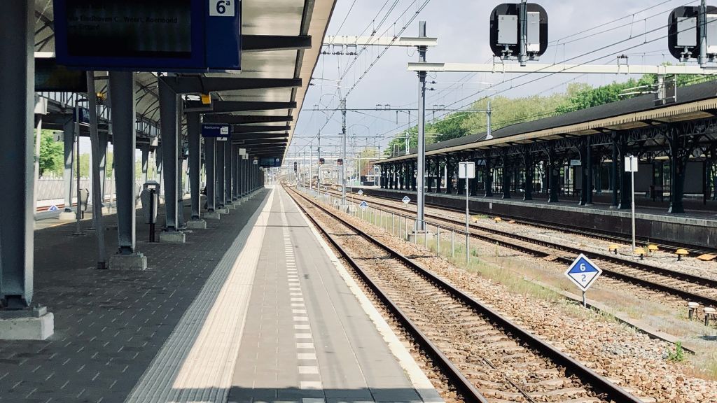 Piwniczna-Zdrój pociągi – najlepsze połączenia widok na perony