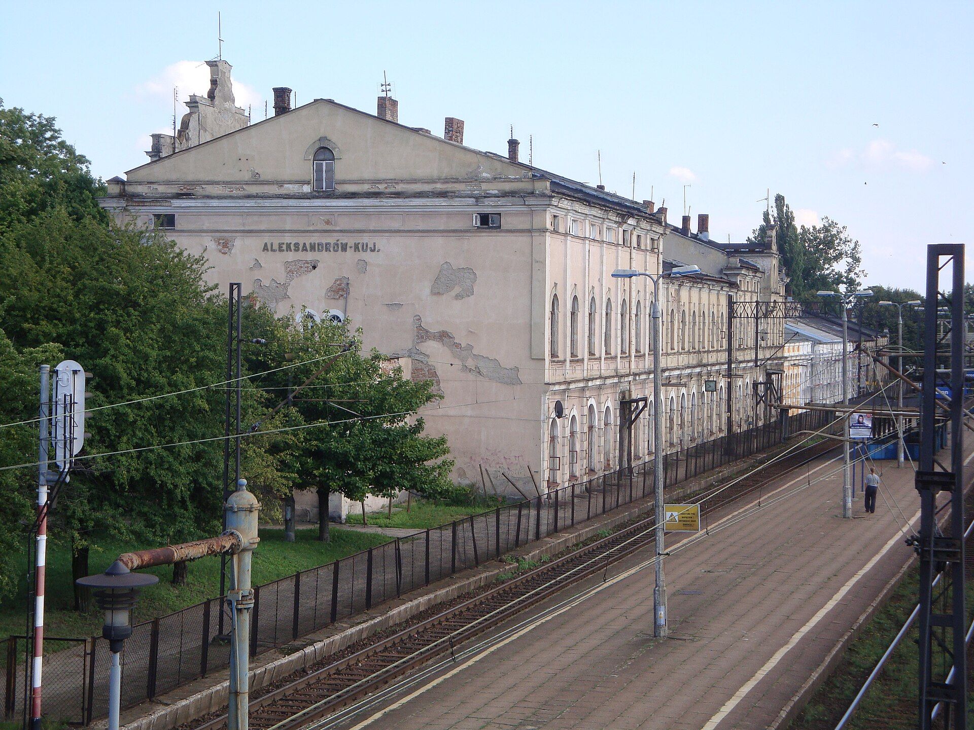 Dworzec Kolejowy w Aleksandrowie Kujawskim, atrakcja w pobliżu dworca Aleksandrów Kujawski
