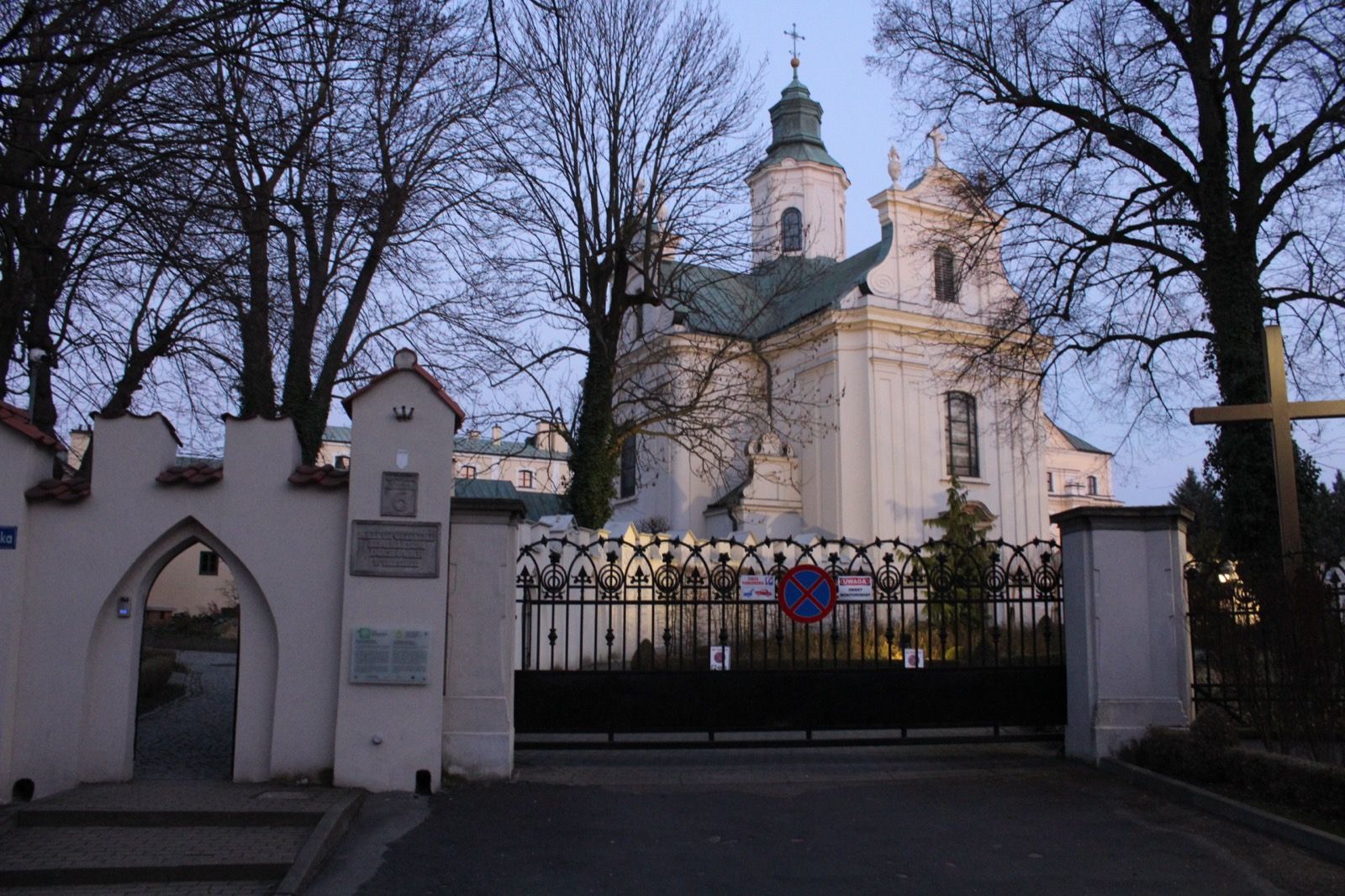 Kościół rzymskokatolicki pw. Przemienienia Pańskiego, atrakcja w pobliżu dworca Aleksandrów Kujawski