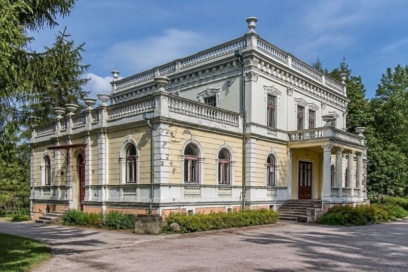 Pałacyk Trojanowskich, atrakcja w pobliżu dworca Aleksandrów Kujawski