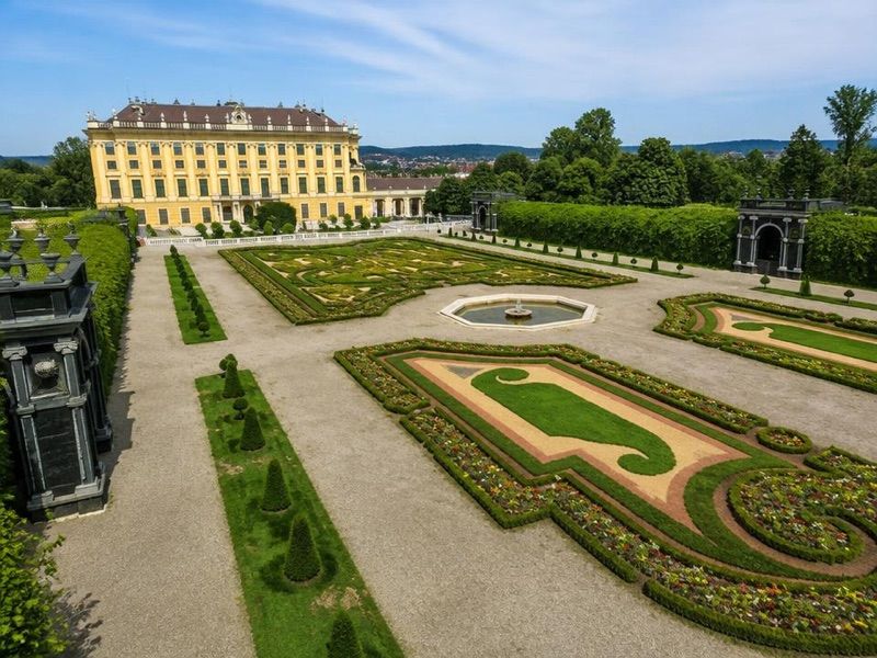 Park Pałacowy Schonbrunn, atrakcja w pobliżu dworca Meidling