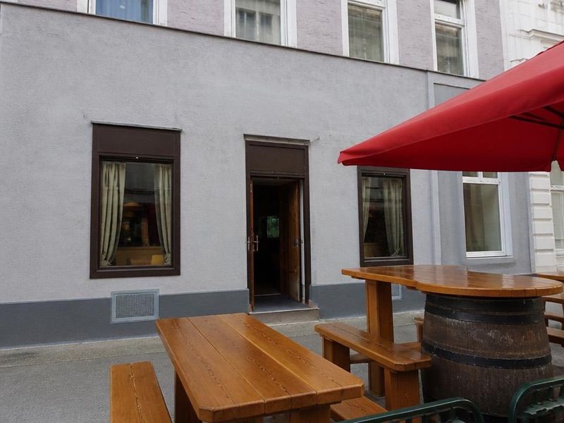 Caffe Žorž, okolice dworca Meidling