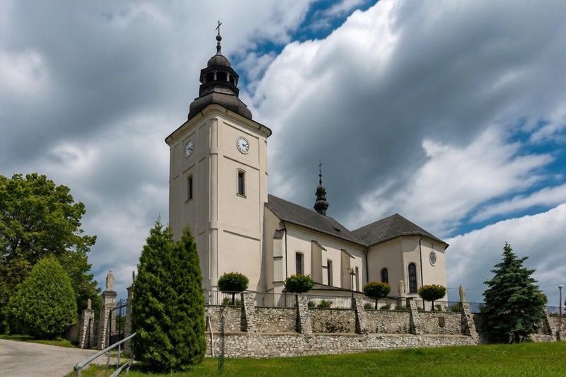 Kościół rzymskokatolicki p.w. Świętej Trójcy w Będzinie, atrakcja w pobliżu dworca Będzin Miasto