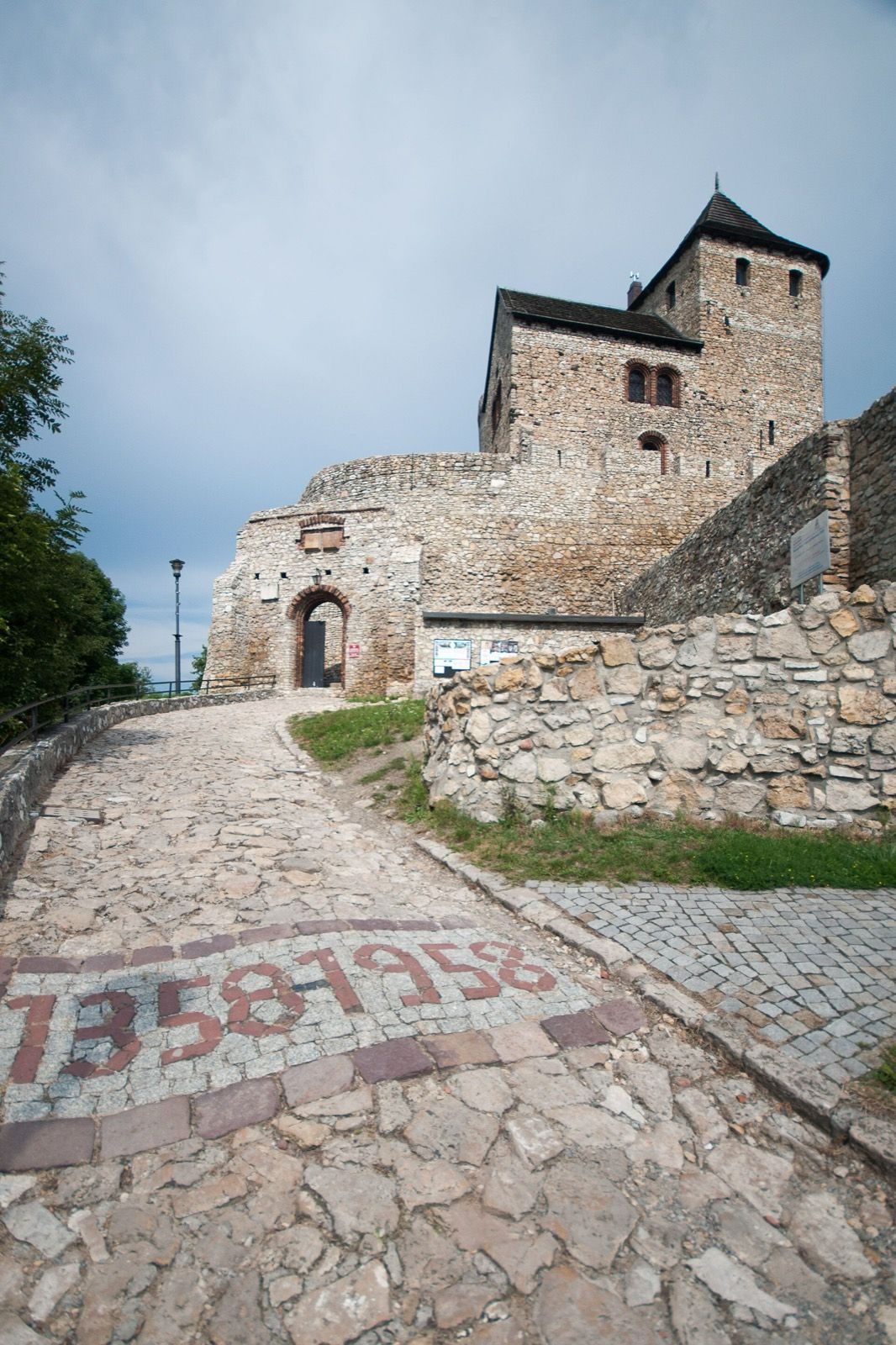 Zamek w Będzinie, atrakcja w pobliżu dworca Będzin Miasto