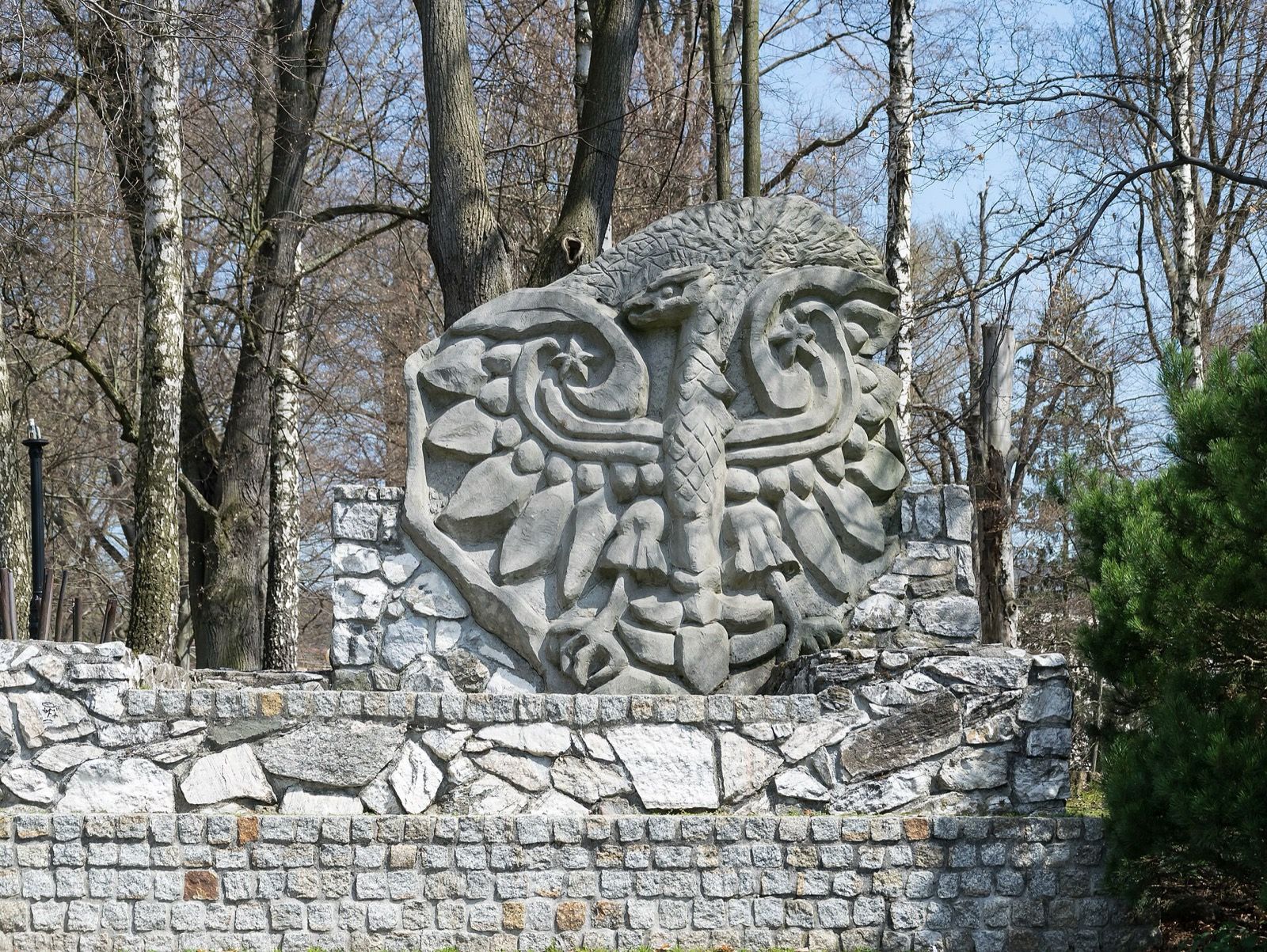 Pomnik Orła Białego, atrakcja w pobliżu dworca Białogard