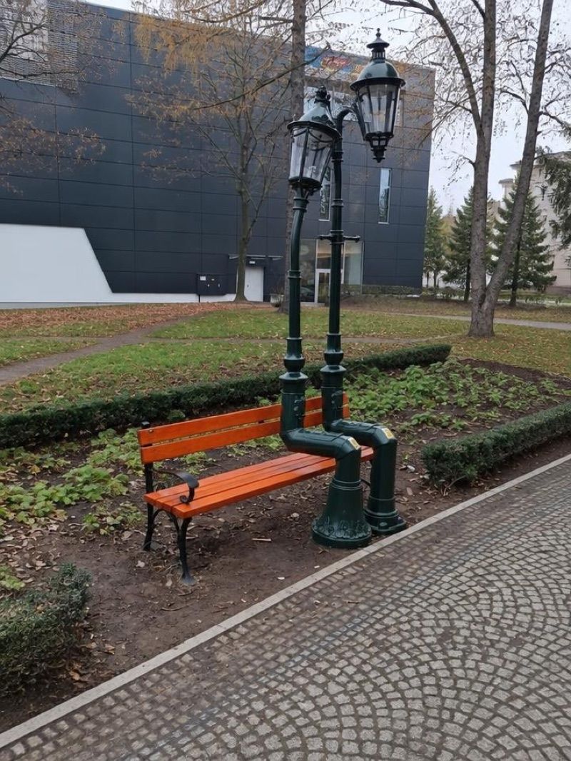 Zakochane latarnie, atrakcja w pobliżu dworca Bolesławiec