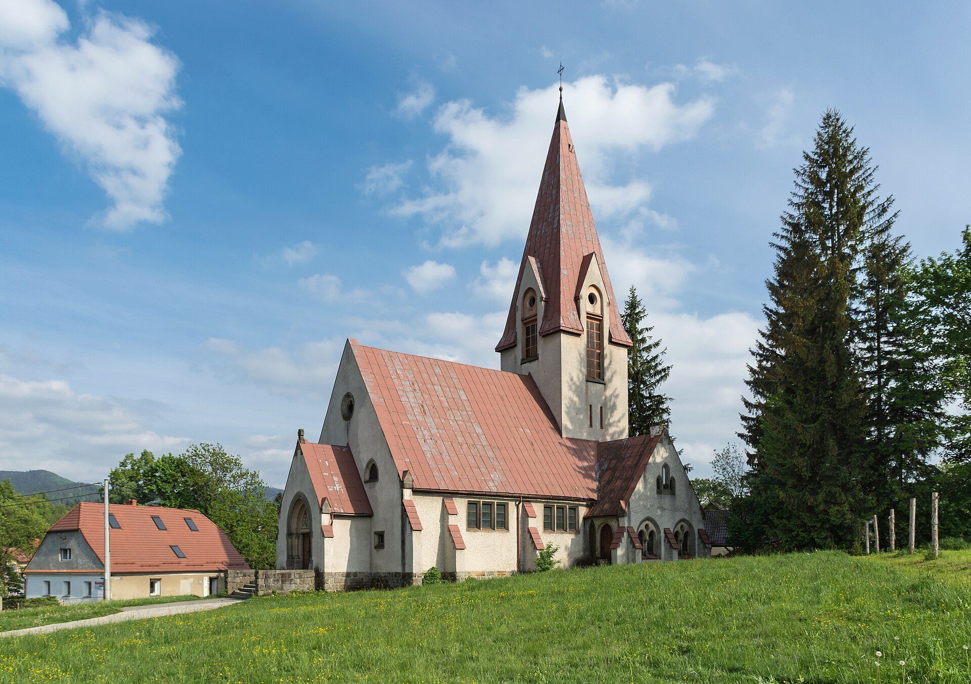Kościół pw. Zmartwychwstania Pańskiego, atrakcja w pobliżu dworca Brzeg