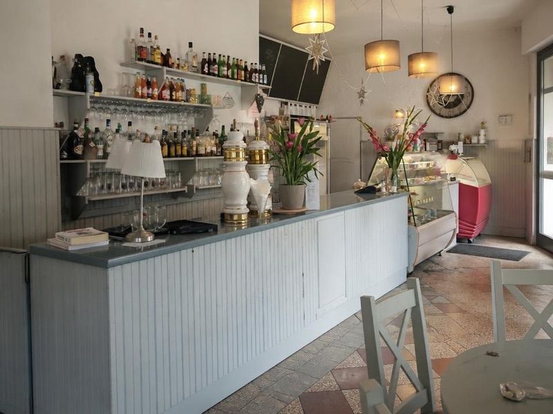 AMBROZJA Cafe Bistro Bar Grzegorz Pisaniak, okolice dworca Brzeg