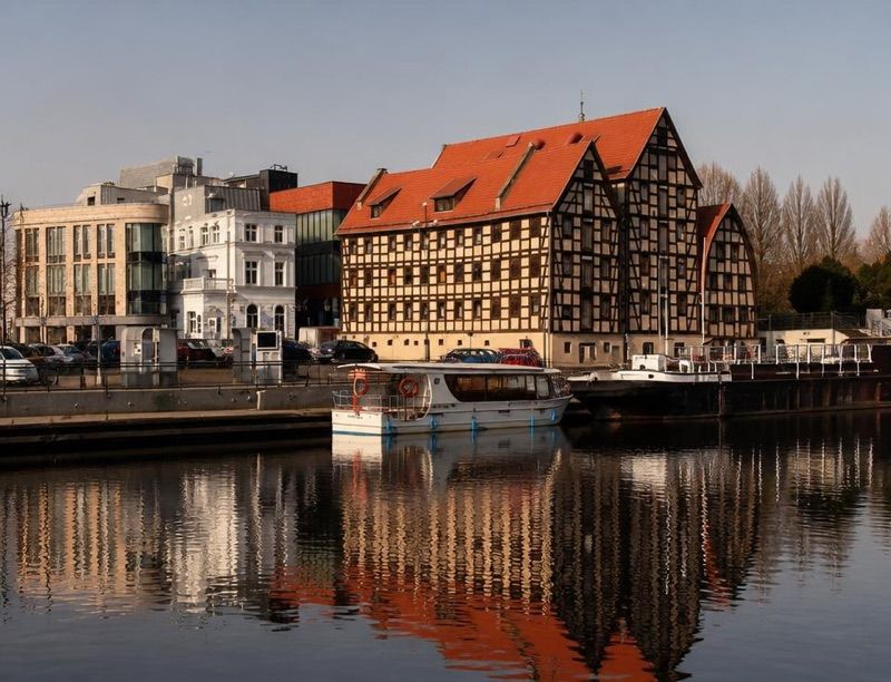 Spichrze nad Brdą - Muzeum Okręgowe im. Leona Wyczółkowskiego w Bydgoszczy, atrakcja w pobliżu dworca Bydgoszcz Główna