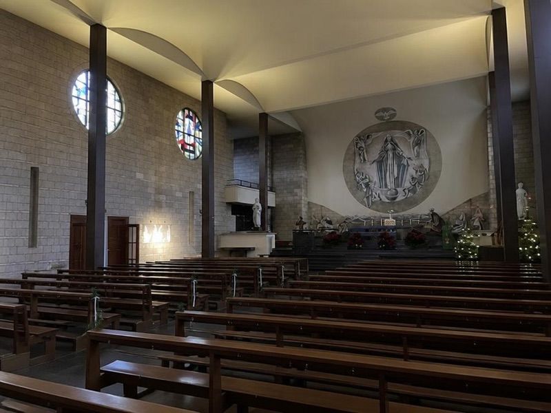 Römisch-Katholische Kirchgemeinde Maria-Lourdes, atrakcja w pobliżu dworca Zürich Flughafen