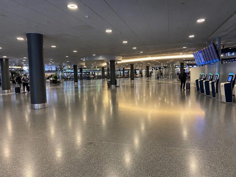 Coop Supermarkt Zürich Airport Shopping, sklep przy dworcu Zürich Flughafen