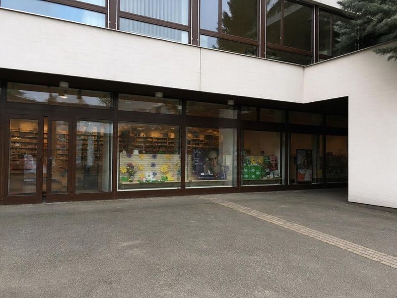 Glattal Apotheke, sklep przy dworcu Zürich Flughafen