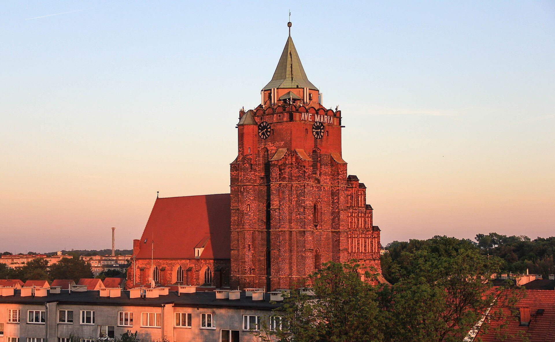 Kościół pw. św. Apostołów Piotra i Pawła, atrakcja w pobliżu dworca Chojnów