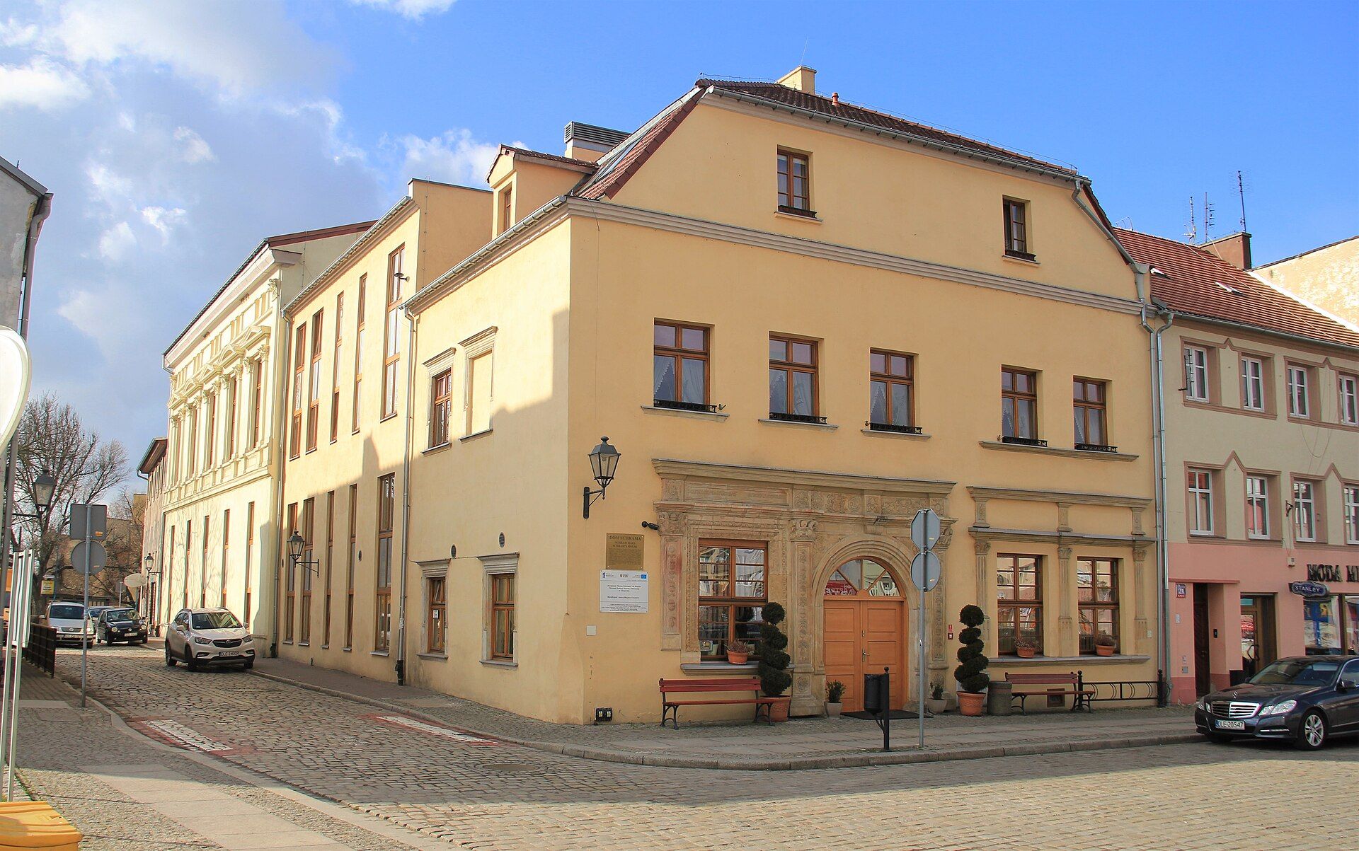 Dom Schrama, atrakcja w pobliżu dworca Chojnów