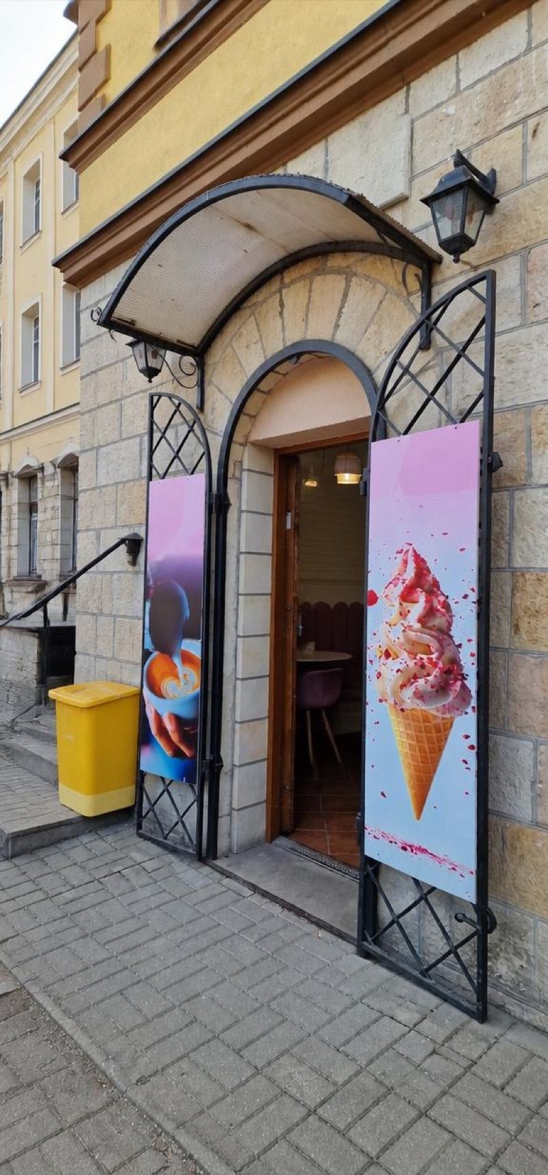 Słodki Kącik, okolice dworca Chojnów