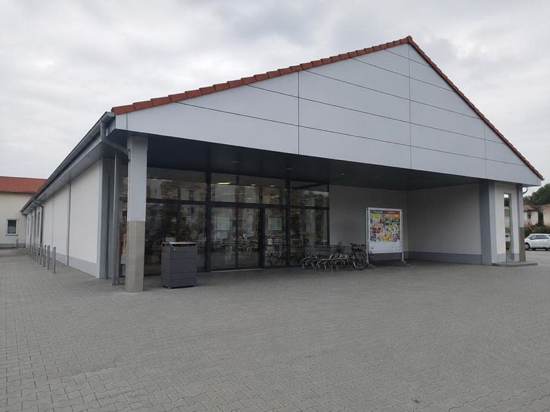 Lidl, sklep przy dworcu Czersk
