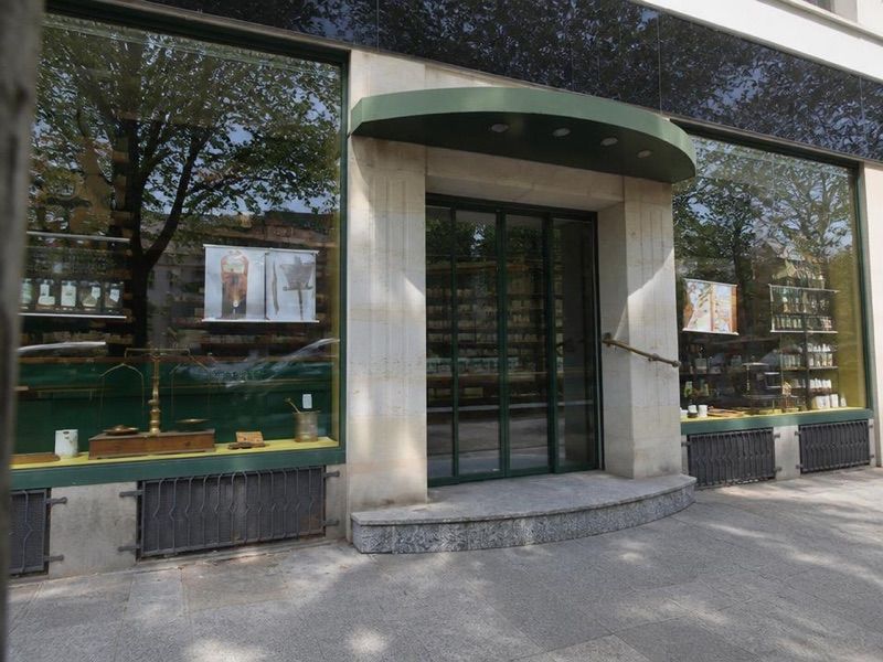 Kronen-Apotheke, sklep przy dworcu Dresden-Neustadt