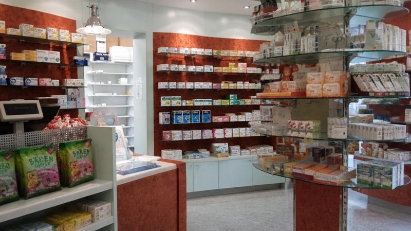 Aurora Apotheke, sklep przy dworcu Pasing