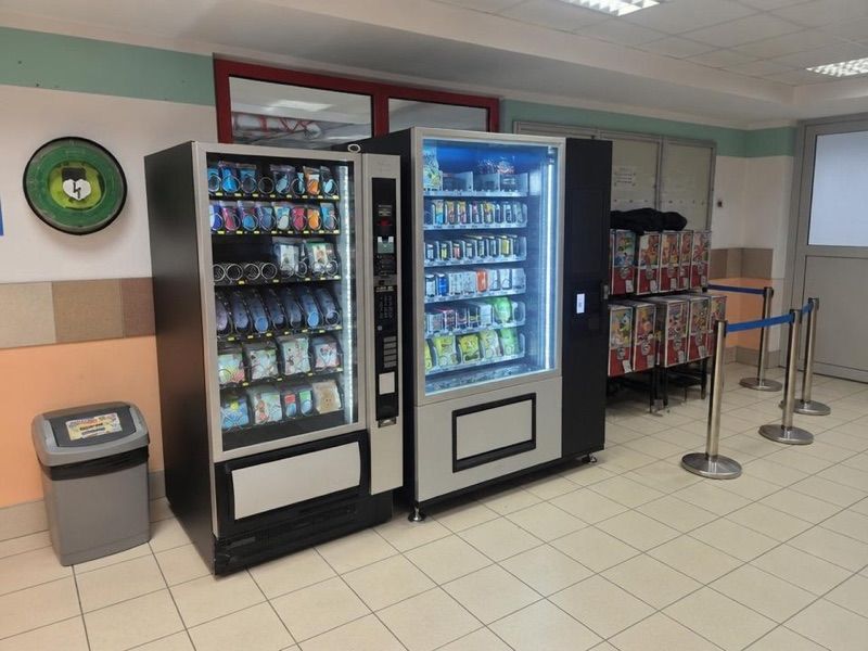Olimp Store Box, sklep przy dworcu Dębica