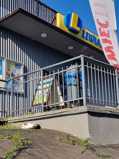 Lewiatan, sklep przy dworcu Duszniki-Zdrój