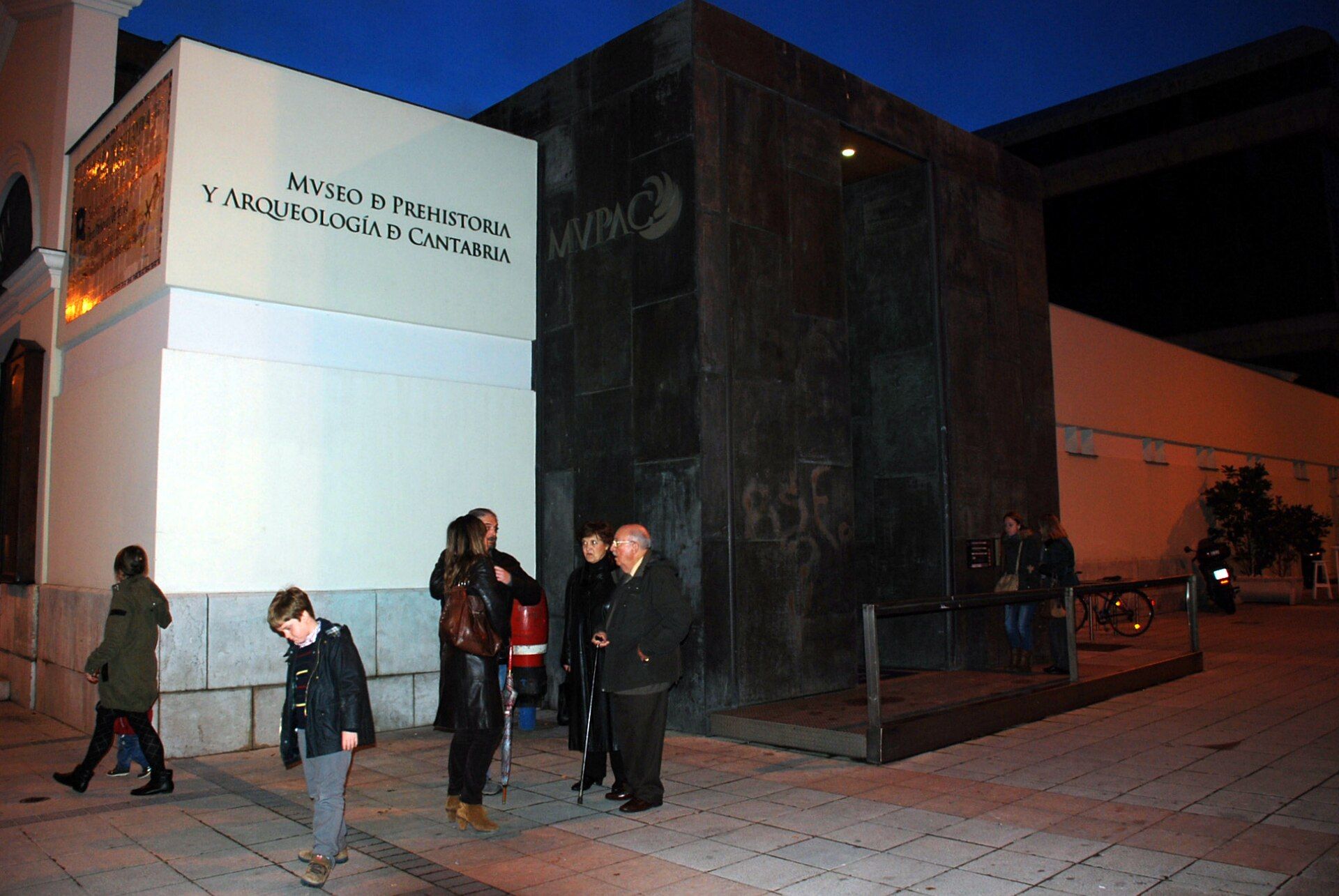 Museum of Prehistory and Archaeology of Cantabria, atrakcja w pobliżu dworca Estacion de Santander