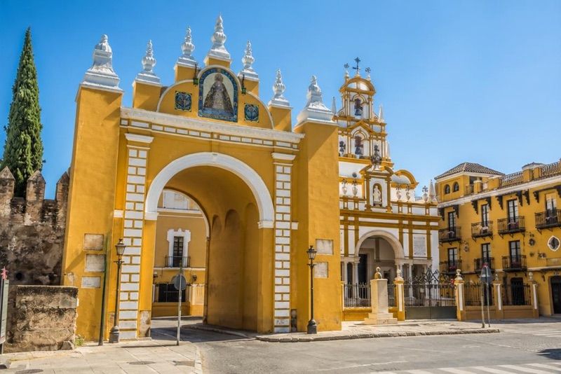 Arco de la Macarena, atrakcja w pobliżu dworca Sevilla - Santa Justa