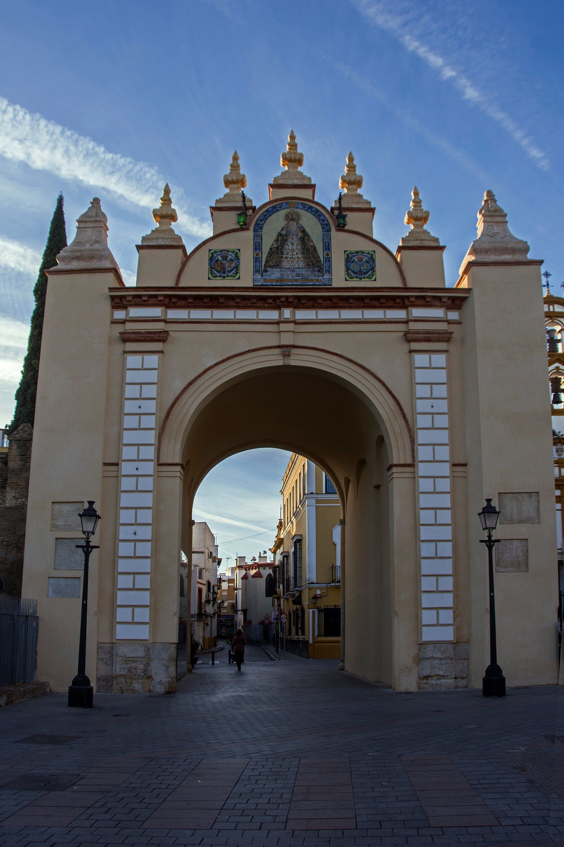 Arco de la Macarena, atrakcja w pobliżu dworca Sevilla - Santa Justa